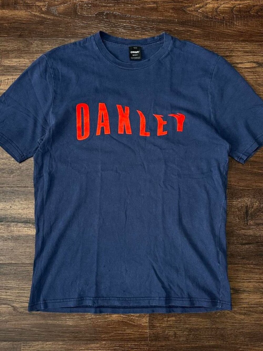 OAKLEY NAVY BLUE TEE RED LOGO SIZE S